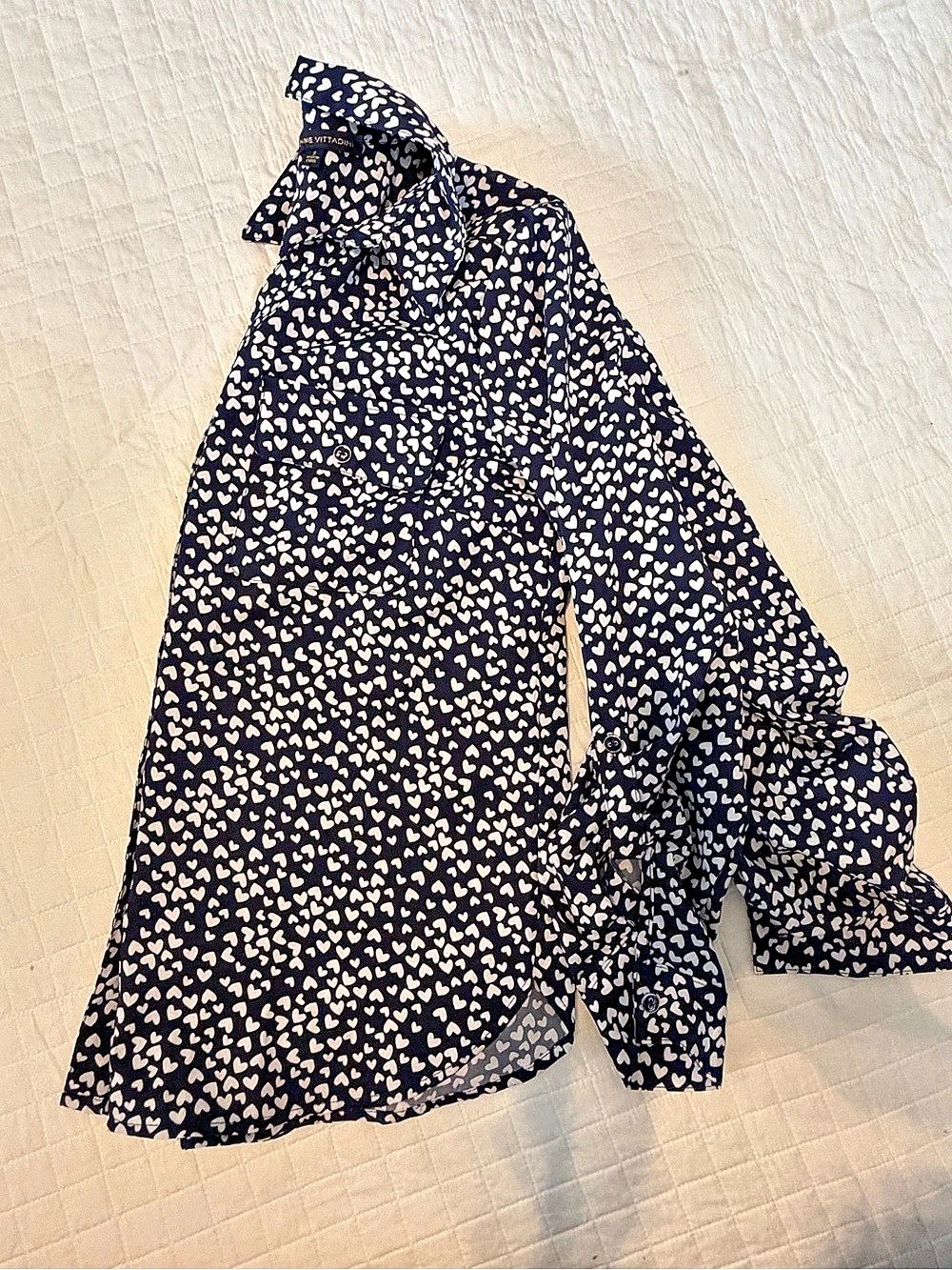 Adrienne Vittadini Heart Print Button Down Shirt in Blue & white Like New - Picture 6 of 11